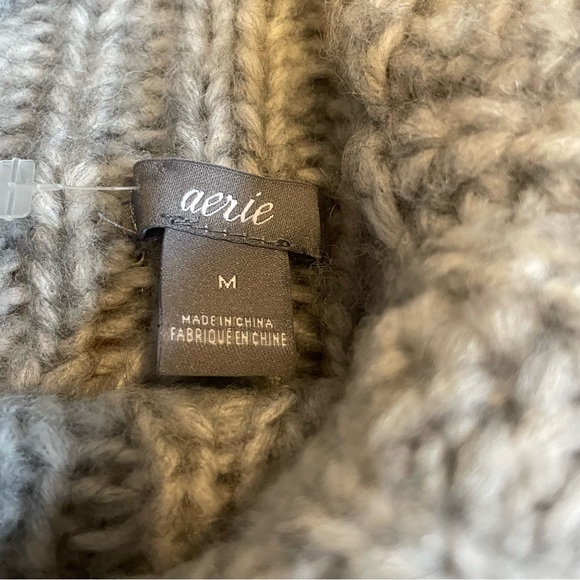 Aerie women’s size M chunky knit cropped sweater in very good condition. - Picture 5 of 7